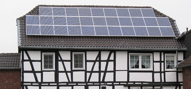 What will happen with German rooftop solar when it falls out of the feed-in tariff one day? (Photo by Túrelio, CC BY-SA 3.0 DE)