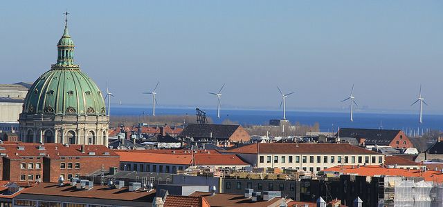 Is Copenhagen abandoning Denmark's climate goals? (Photo by Alyson Hurt (https://www.flickr.com/photos/alykat/), modified, CC BY-NC 2.0)