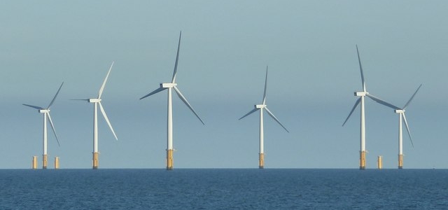 Offshore wind is the most expensive renewable power source in Germany - nevertheless, it is promoted on a large scale (Photo by Rob Farrow (http://bit.ly/1kjE7dv), modified, CC BY-SA 2.0) 