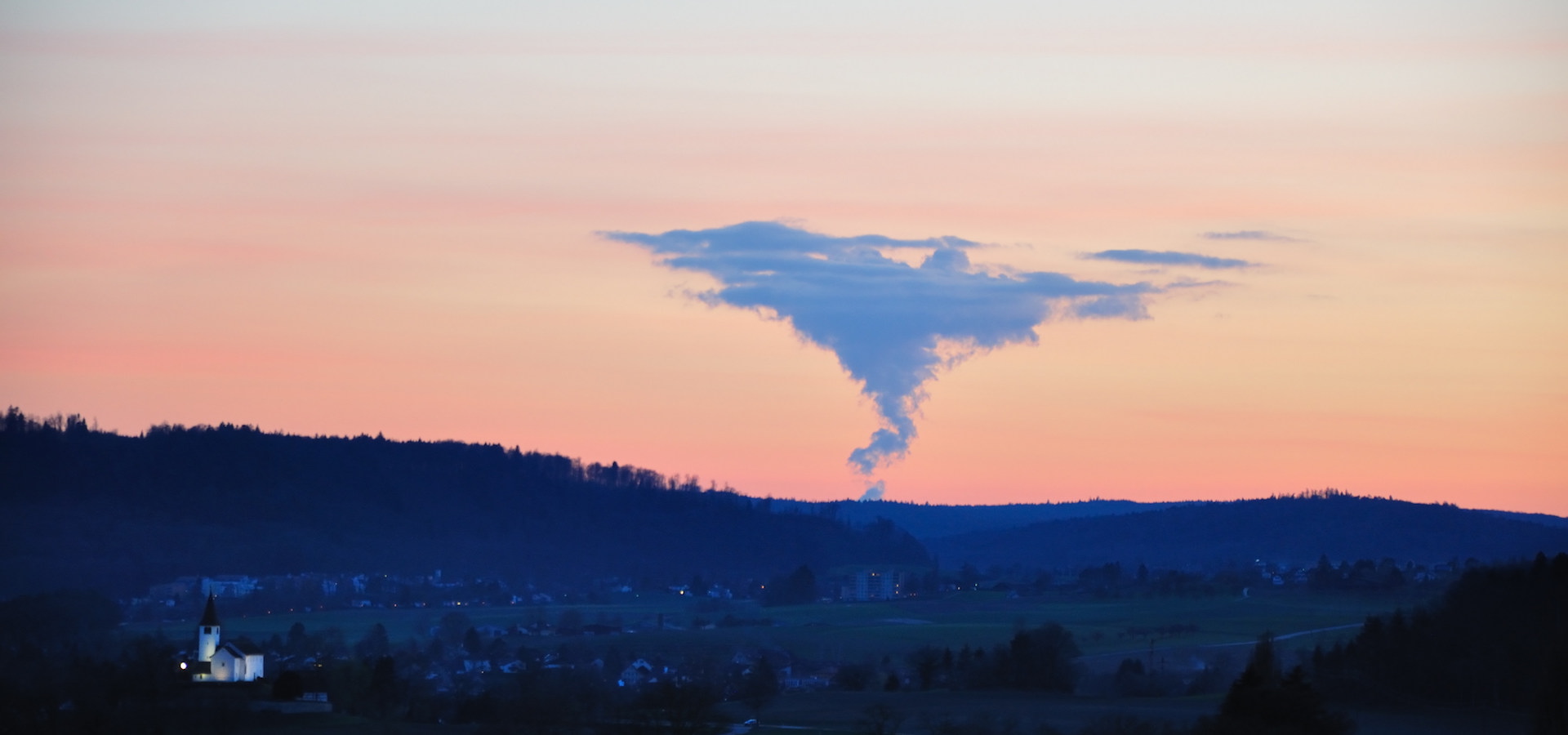 steam cloud of the Leibstadt nuclear power plant 