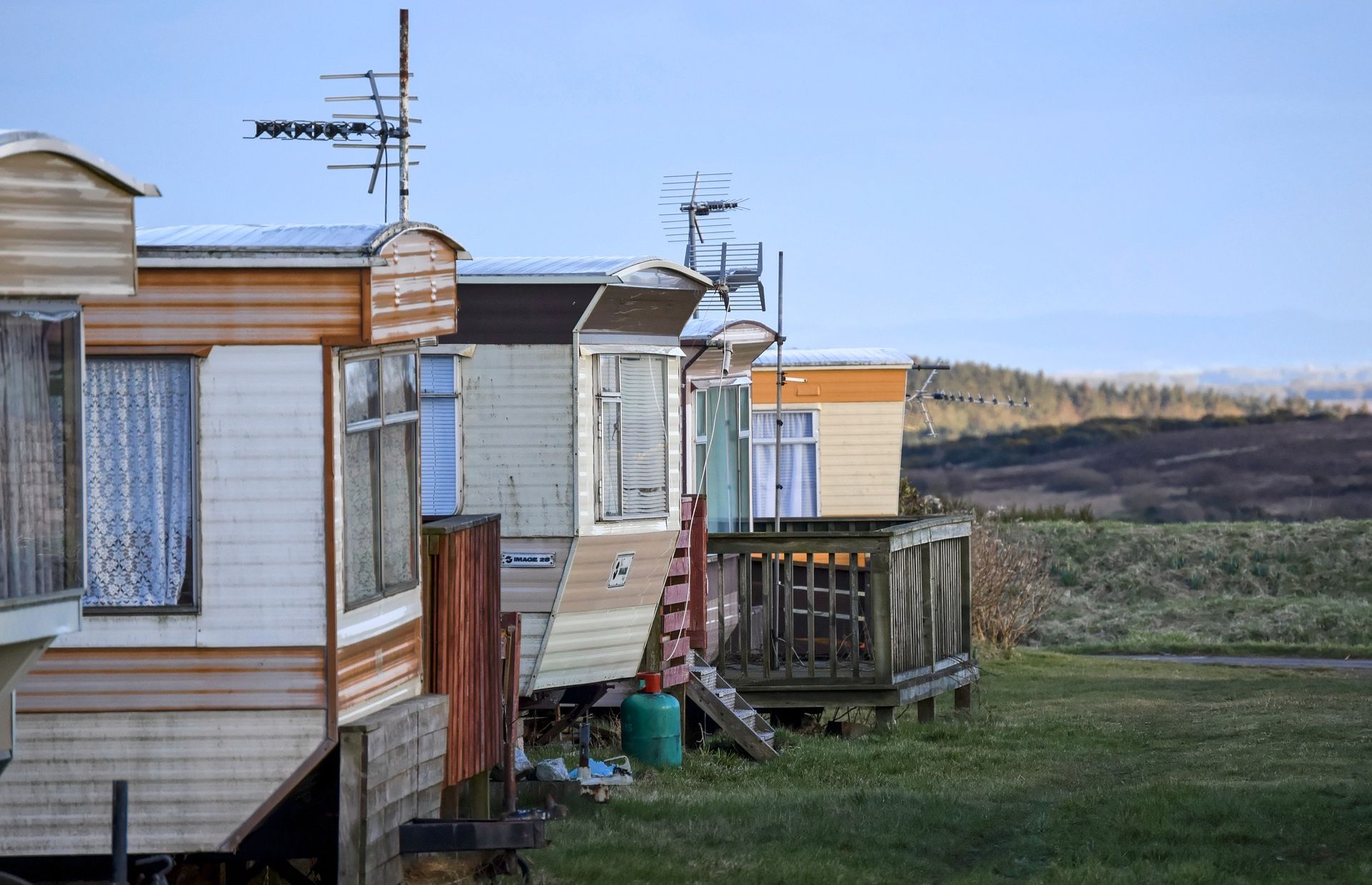 two run-down mobile homes with a view of the horizon